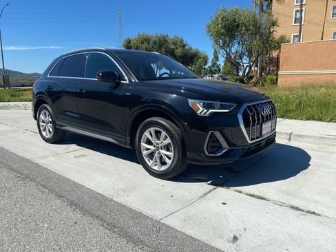 Used 2022 Audi Q3 2.0T Premium Plus w/ Premium Plus Package image 1