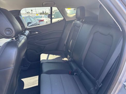Used 2025 Chevrolet Trax LT FWD image 27