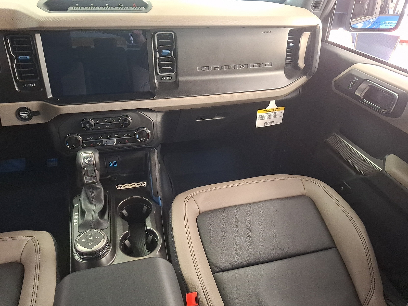 Used 2023 Ford Bronco Wildtrak AWD/4WD image 15