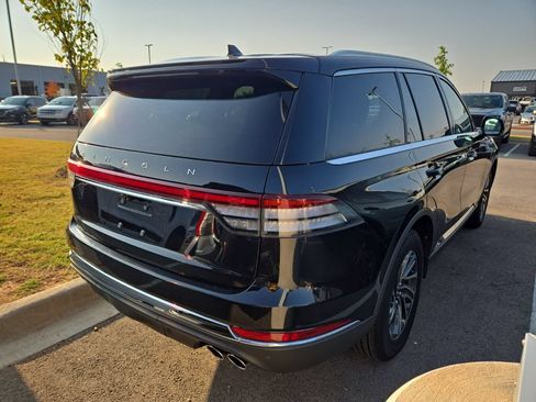 Used 2022 Lincoln Aviator AWD w/ Elements Package image 3