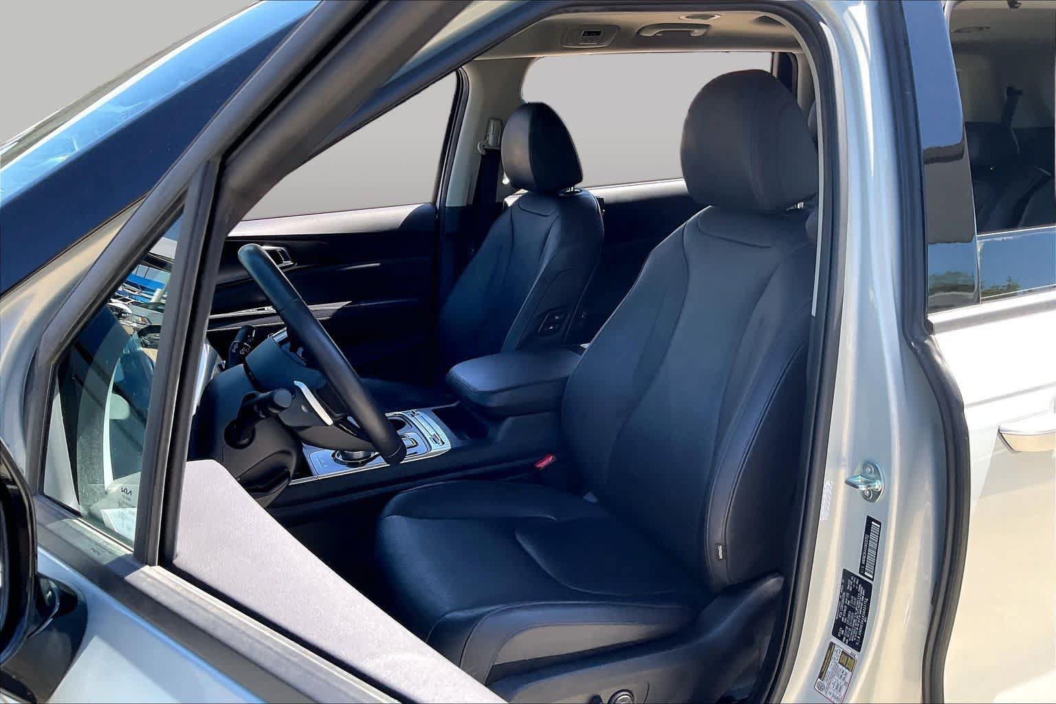 Used 2025 Kia Carnival SX Prestige FWD image 8