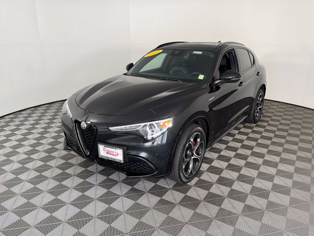 Used 2023 Alfa Romeo Stelvio Veloce AWD/4WD image 3