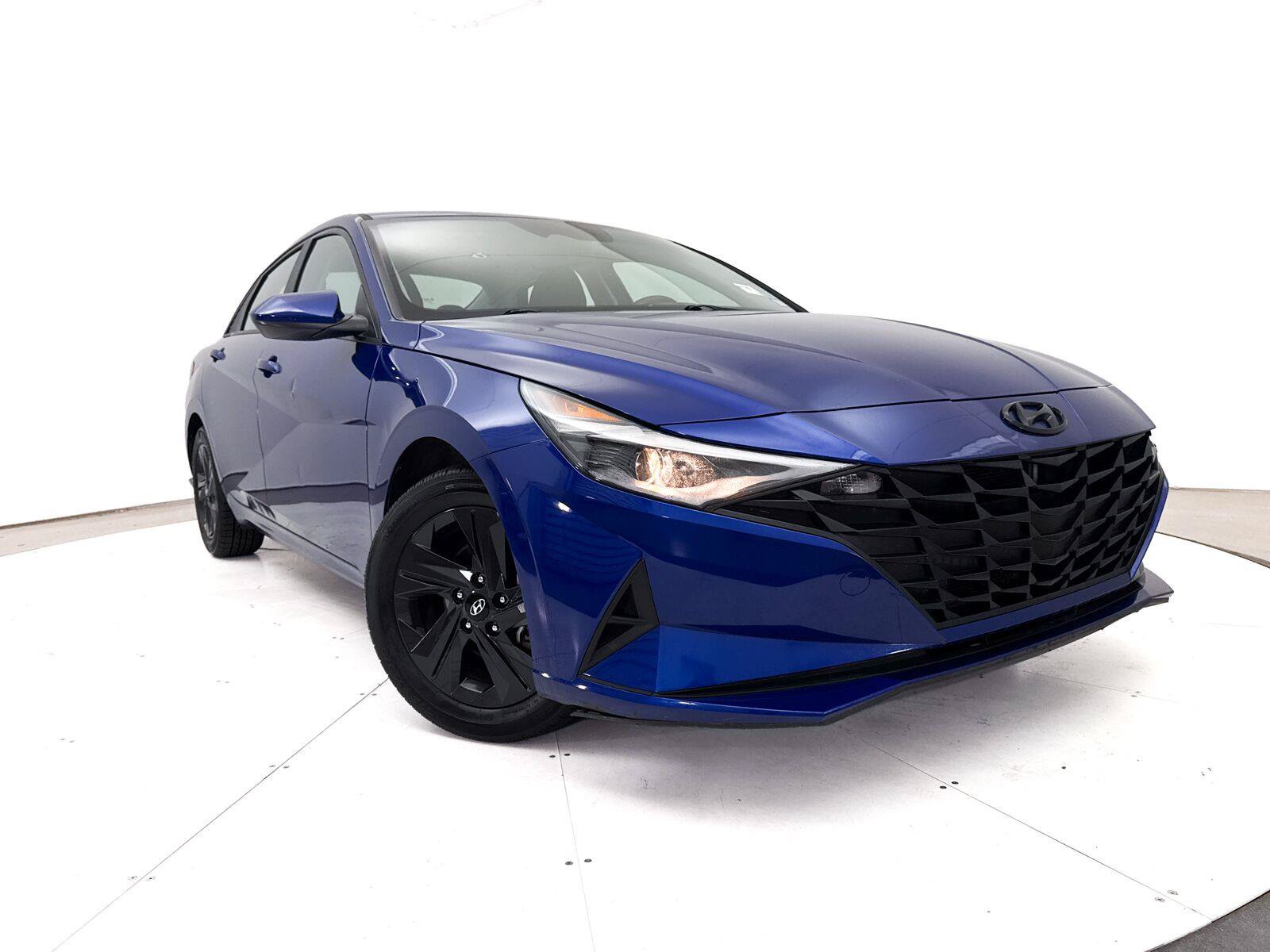 Used 2023 Hyundai Elantra SEL w/ Cargo Package FWD image 1