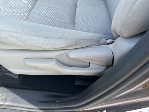 Used 2019 Toyota Highlander LE image 10