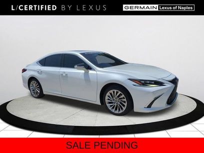 Certified 2022 Lexus ES 300h Ultra Luxury w/ Accessory Package 2