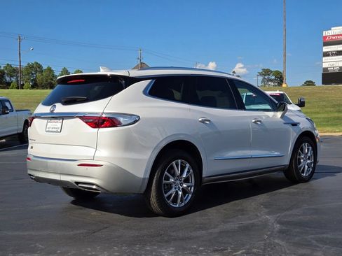 Used 2023 Buick Enclave Essence w/ Experience Buick Package FWD image 5