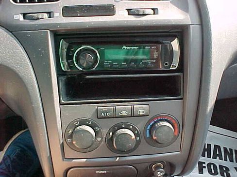 Used 2005 Hyundai Elantra GLS FWD image 30