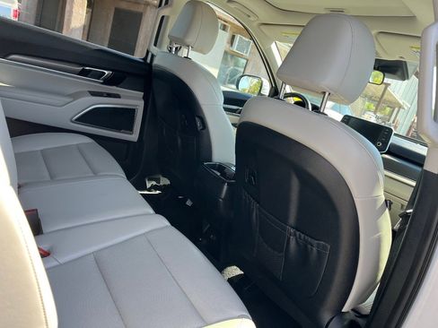 Used 2020 Kia Telluride S w/ S 8 Passenger Seating Package FWD image 35
