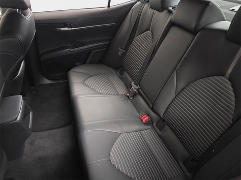 Used 2024 Toyota Camry SE image 16