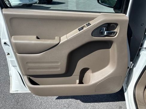 Used 2015 Nissan Frontier SV AWD/4WD image 14