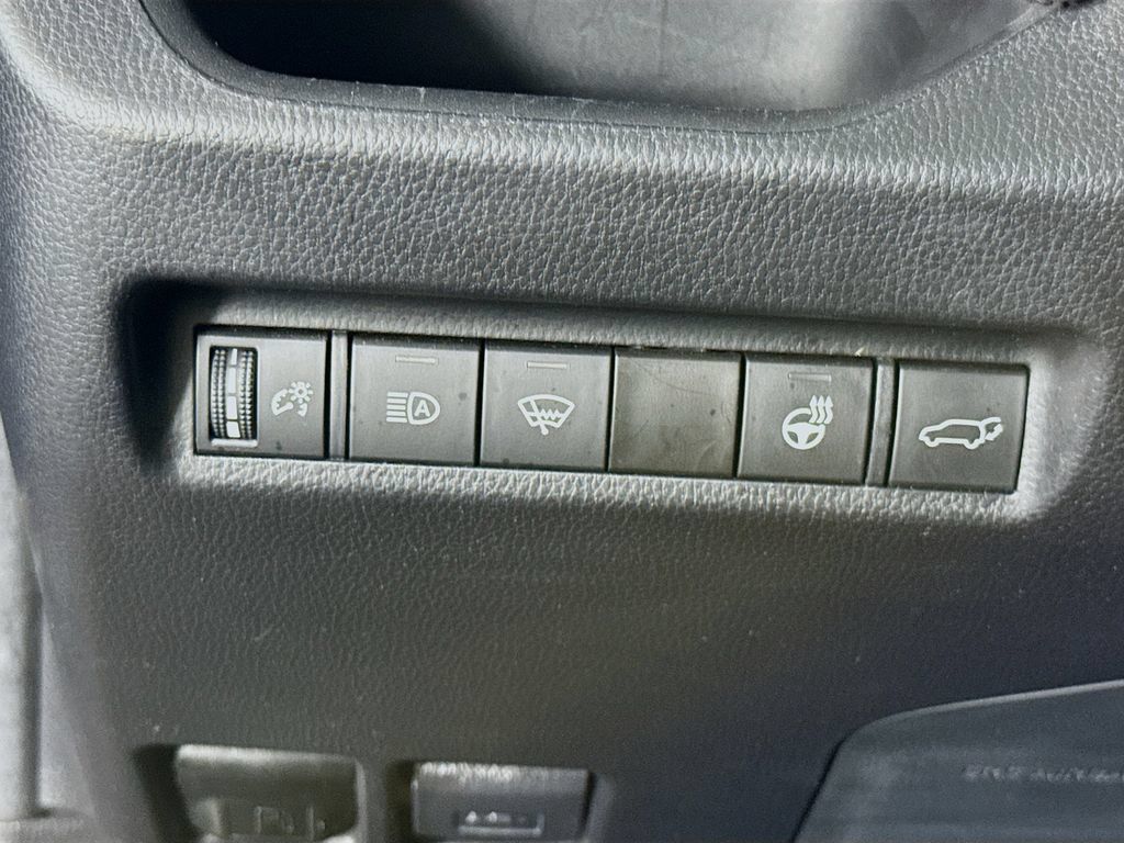 Certified 2022 Toyota RAV4 XLE w/ Convenience Package AWD/4WD image 19