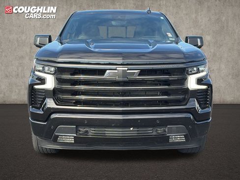 Used 2025 Chevrolet Silverado 1500 High Country w/ High Country Premium Package AWD/4WD image 2