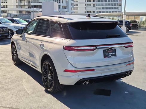 Used 2023 Lincoln Corsair Reserve w/ Jet Appearance Package image 4