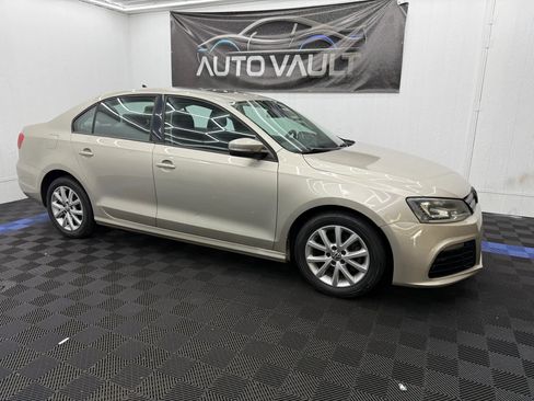 Used 2012 Volkswagen Jetta SE FWD image 2