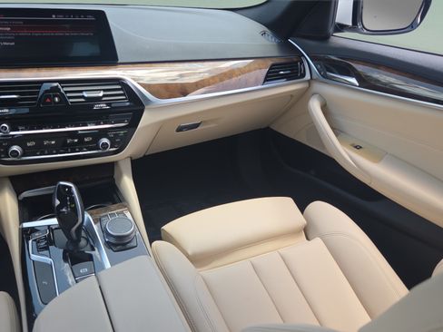 Used 2020 BMW 530i w/ Convenience Package RWD image 14