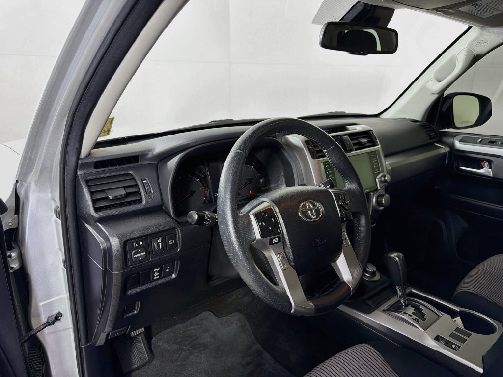 Used 2022 Toyota 4Runner SR5 AWD/4WD image 10