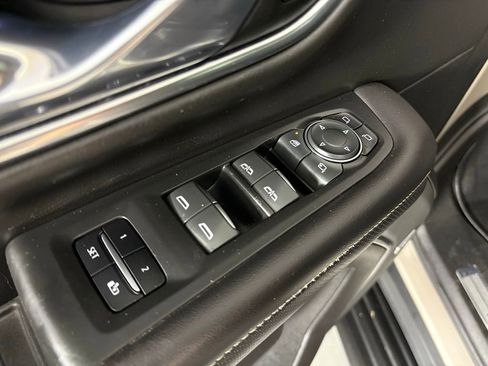 Used 2021 Chevrolet Tahoe Premier w/ Premium Package image 18