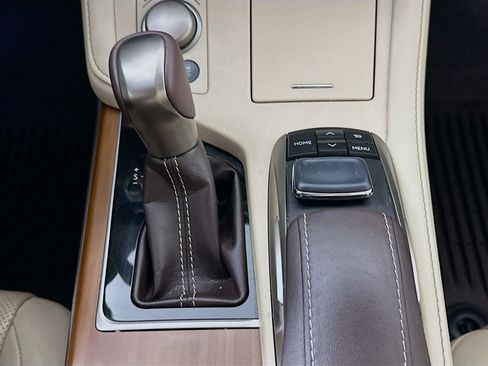 Used 2017 Lexus ES 300h w/ Luxury Package FWD image 25