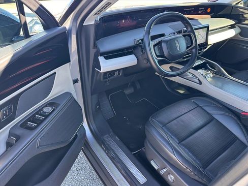 Used 2024 Lincoln Nautilus Reserve image 9