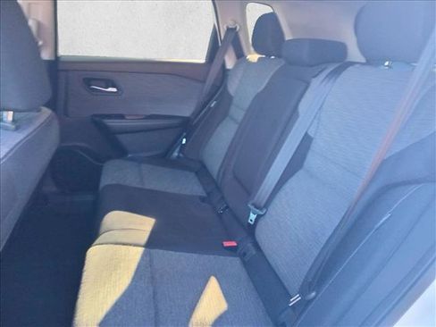 Used 2023 Nissan Rogue SV image 12