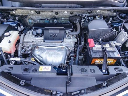 Used 2018 Toyota RAV4 LE FWD image 26