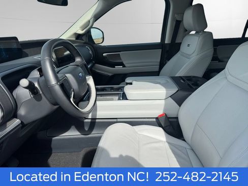 Certified 2025 Ford Expedition Platinum AWD/4WD image 10