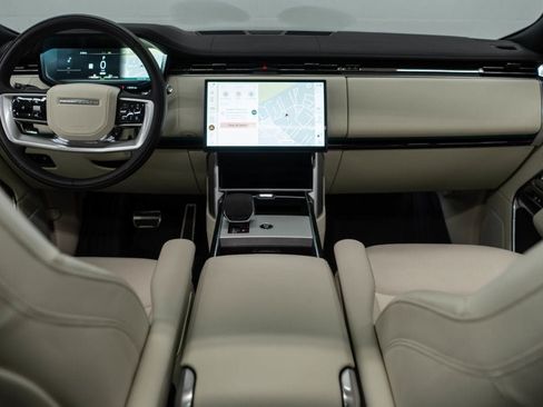 Used 2025 Land Rover Range Rover SE AWD/4WD image 10