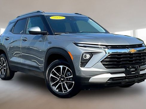 Used 2025 Chevrolet TrailBlazer LT AWD/4WD image 1