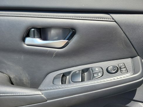 Used 2025 Nissan Sentra SV w/ All-Weather Package image 7