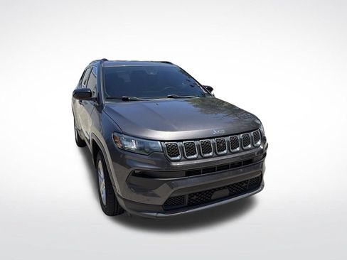 Used 2023 Jeep Compass Latitude w/ Convenience Group AWD/4WD image 2