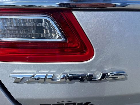Used 2017 Ford Taurus SE FWD image 9