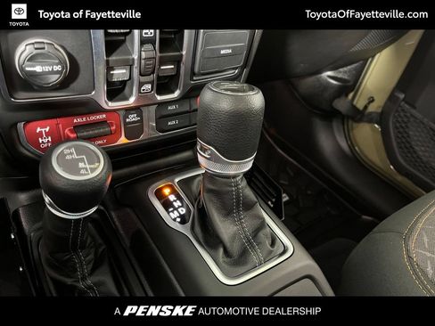 Used 2025 Jeep Gladiator Mojave w/ Convenience Group AWD/4WD image 28