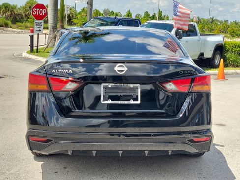 Used 2024 Nissan Altima 2.5 S FWD image 6