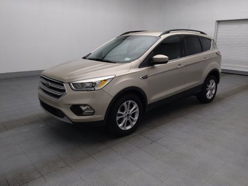 Used 2017 Ford Escape SE w/ Equipment Group 201A FWD image 2