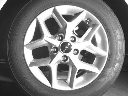 Used 2025 Kia Soul LX w/ LX Technology Package FWD image 14