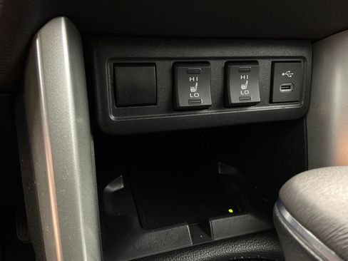 Used 2025 Toyota Corolla Cross XLE FWD image 21