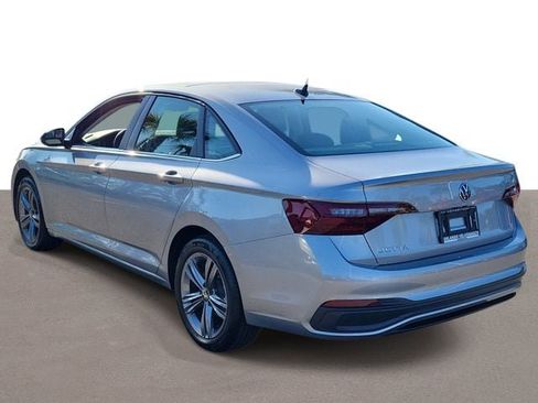 Certified 2023 Volkswagen Jetta SE w/ Panoramic Sunroof Package FWD image 3