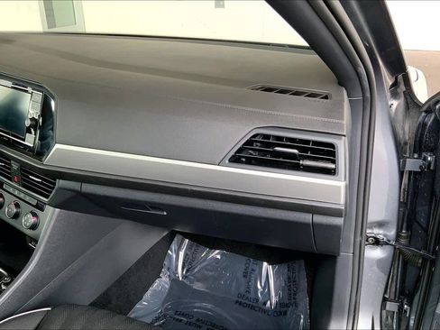 Used 2022 Volkswagen Jetta Sport image 19