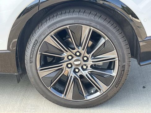 Used 2026 Cadillac Lyriq Signature Sport AWD/4WD image 8