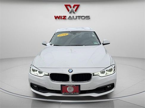 Used 2018 BMW 320i xDrive Sedan w/ Convenience Package image 2
