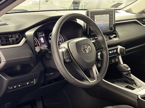 Used 2022 Toyota RAV4 XLE Premium AWD/4WD image 17