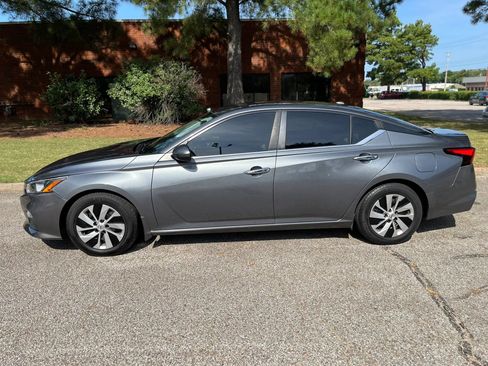 Used 2020 Nissan Altima 2.5 S w/ Driver Assist Package FWD image 2