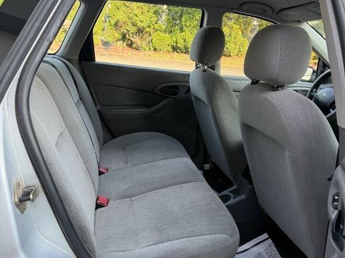 Used 2001 Ford Focus SE FWD image 15