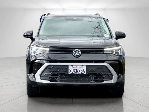 Used 2025 Volkswagen Taos SE w/ Panoramic Sunroof Package image 8