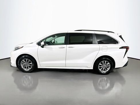 Used 2024 Toyota Sienna XLE image 8