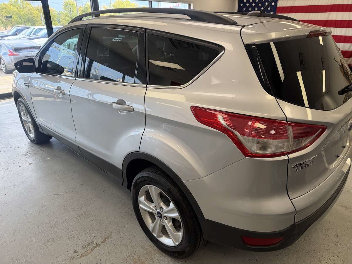 Used 2016 Ford Escape SE w/ SE Leather Comfort Package FWD image 6