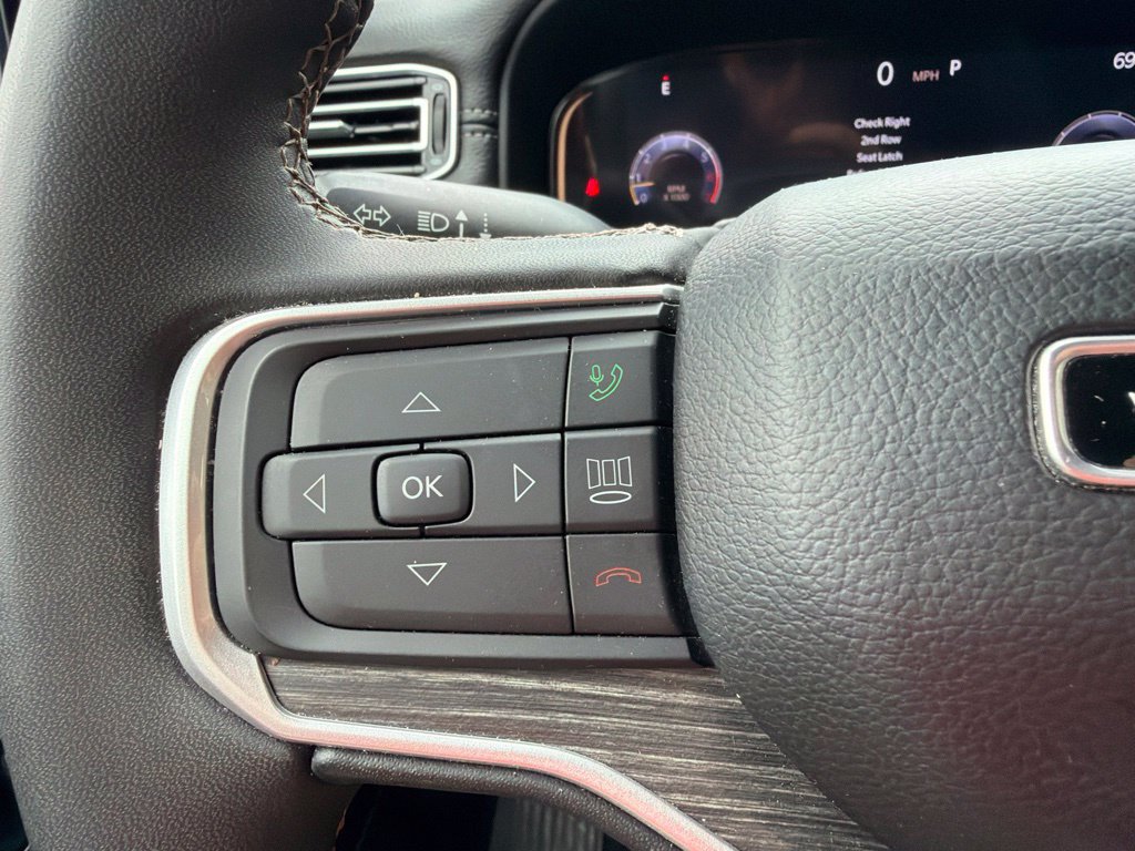 Used 2024 Jeep Wagoneer Series III AWD/4WD image 33