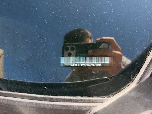 Used 2024 Nissan Altima 2.5 SV image 24