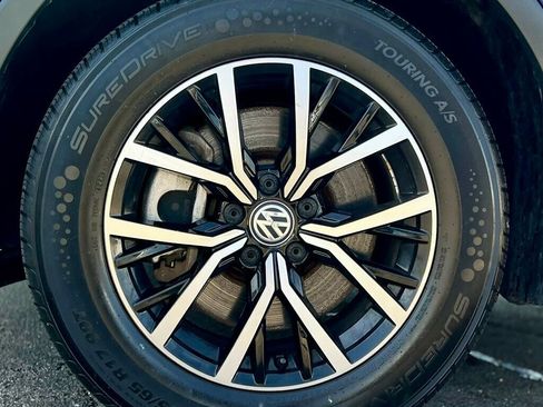 Used 2021 Volkswagen Tiguan SEL AWD/4WD image 28