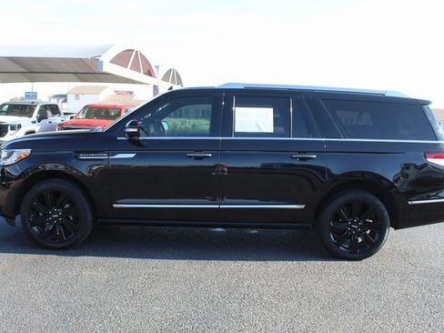 Used 2024 Lincoln Navigator L Reserve image 13